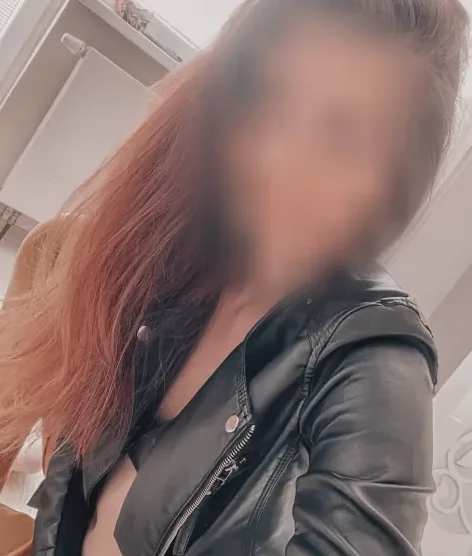 Amira, 24