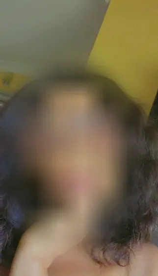 Ela, 33