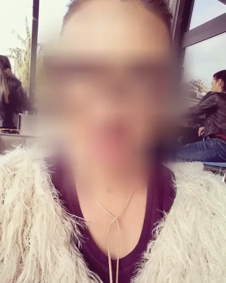 Lara, 35