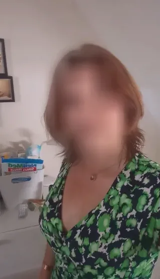 Lucia, 33