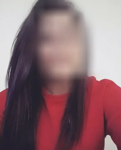 Manuela, 33