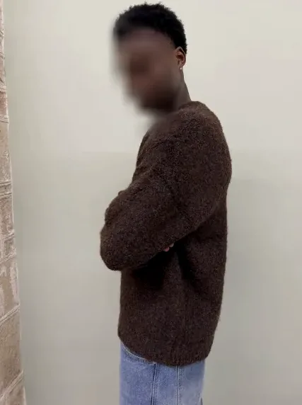 Özlem, 23