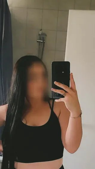 Yasmin, 28